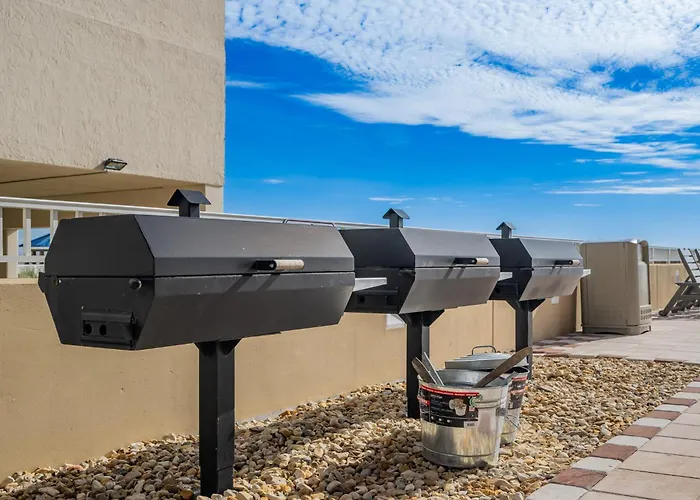 Phoenix Gulf Towers 808 Apartment