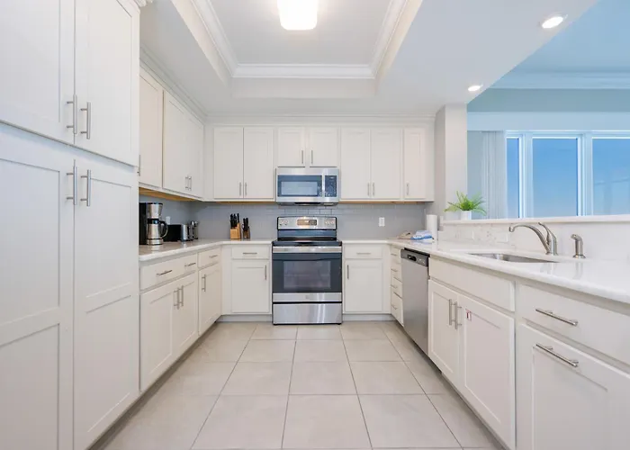 Phoenix Gulf Towers 808 Apartment